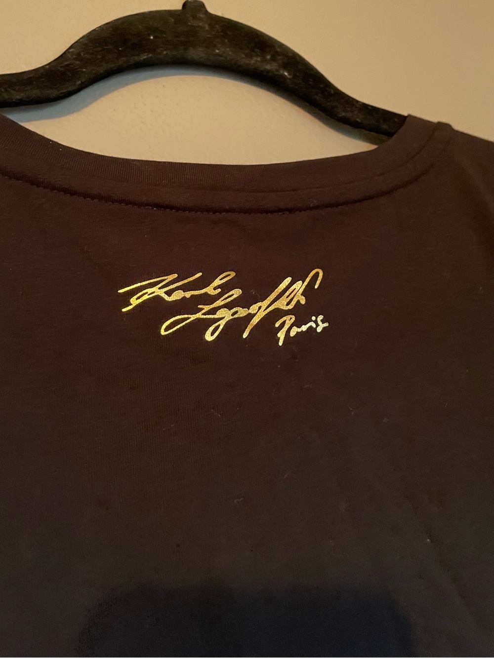 NWT Karl Lagerfeld Sz Large Women’s Black Gold Graphic Logo T-shirt Top Ret $59! - Picture 11 of 11